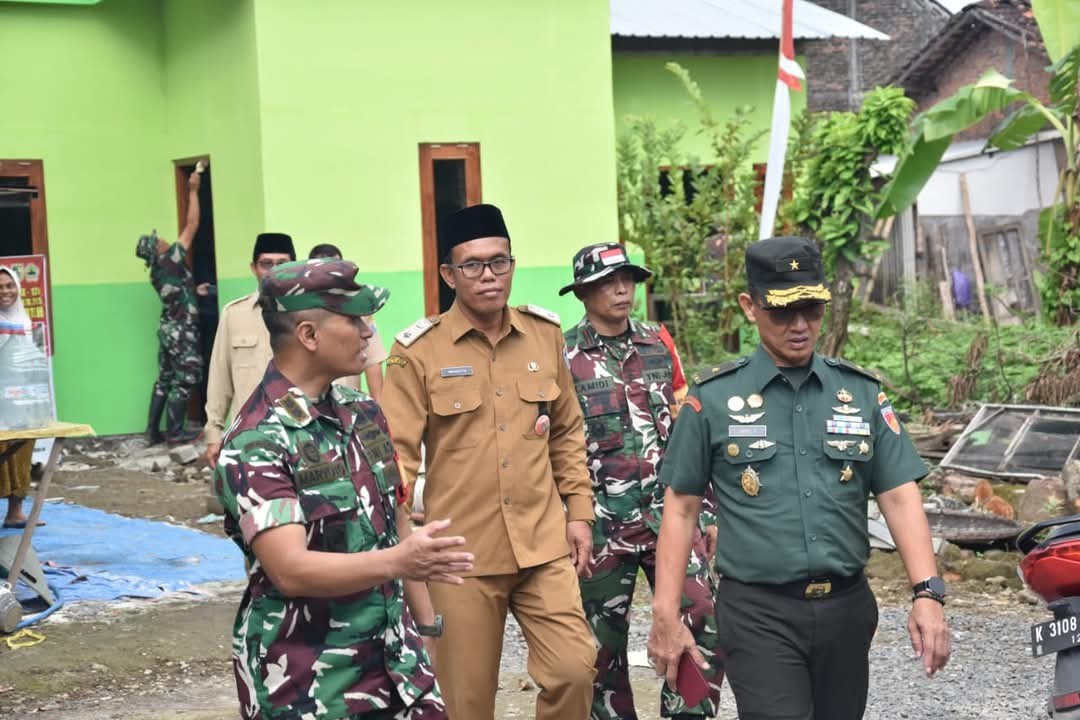 Irdam IV / Diponegoro Tinjau Hasil TMMD Reguler ke- 123 di Bandungrejo