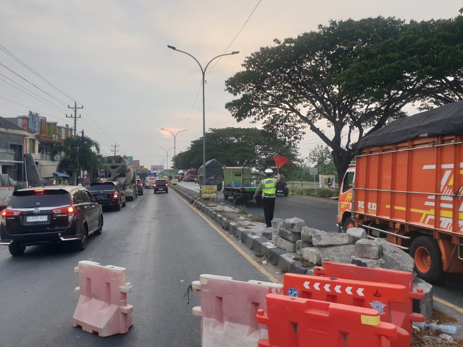 Perbaikan Jalan Di Pertigaan Trengguli, Pengendara Sabar Dan Waspada