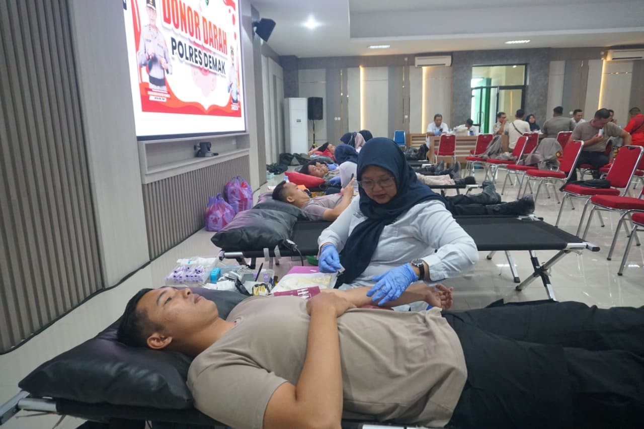 Kegiatan Rutin Donor Darah Anggota Polres Demak