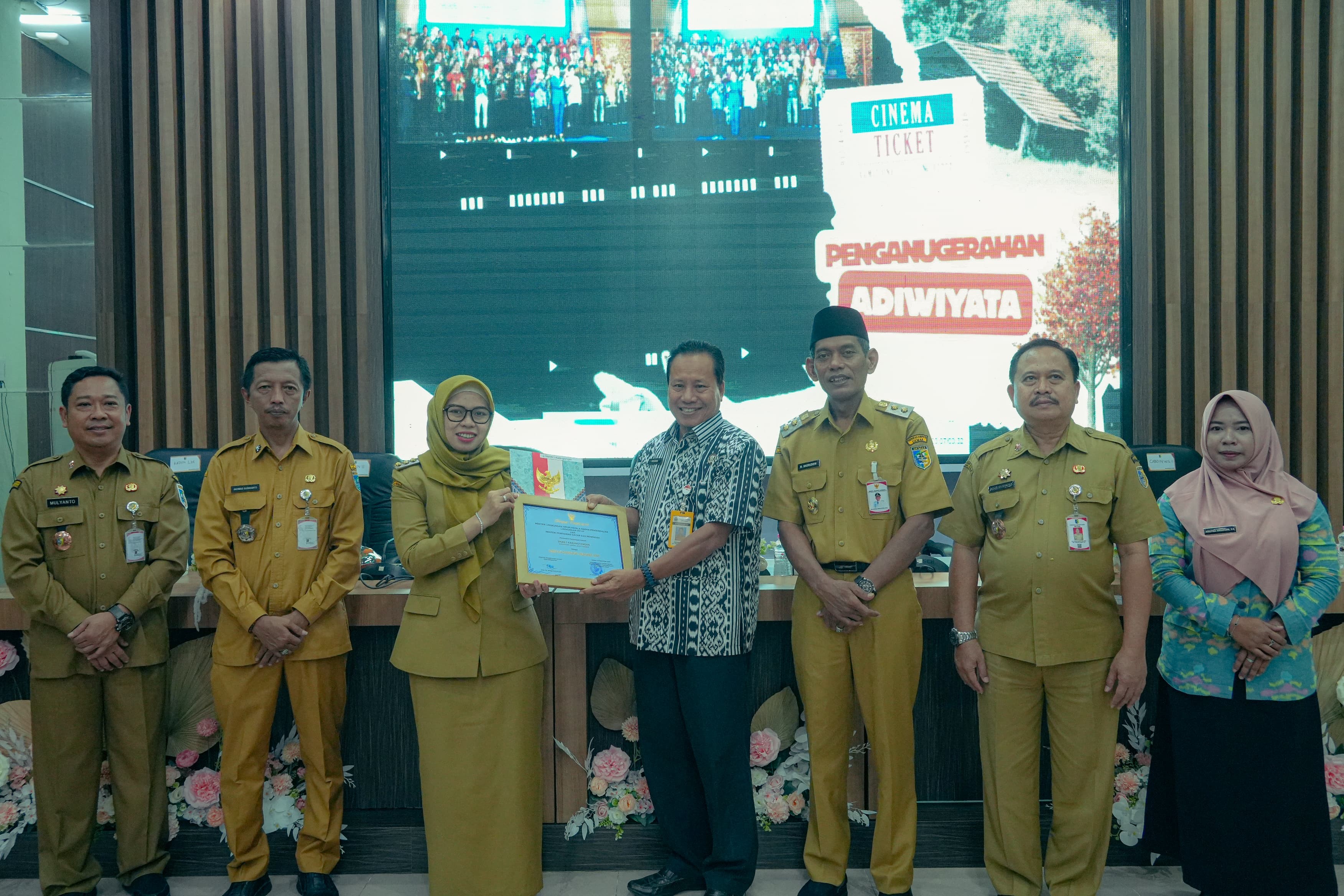 Lima Sekolahan di Demak Terima Penghargaan Adhiwiyata 2025