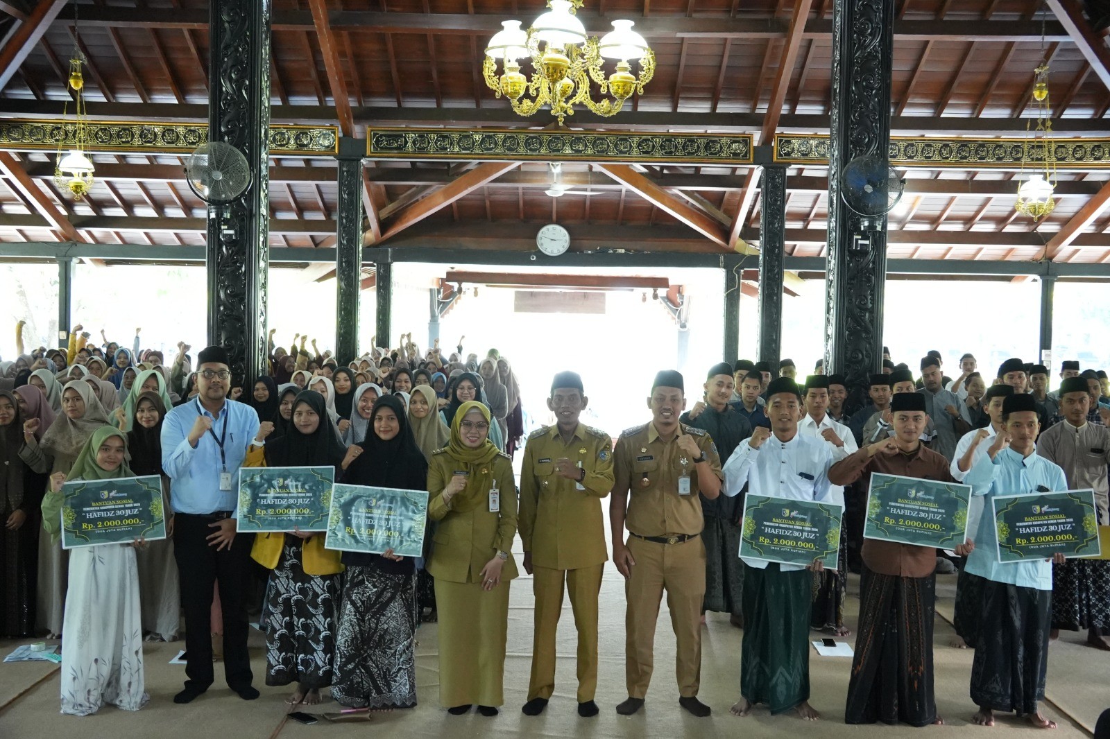 200 Khafidz Khafidzah di Demak Terima Bantuan Sosial